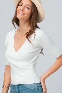 Blusa Top Anthropologie Estilo Clásico Básico Divertido Suave Tejido Acanalado Sobrepelliz Blanca - Imagen 1 de 5