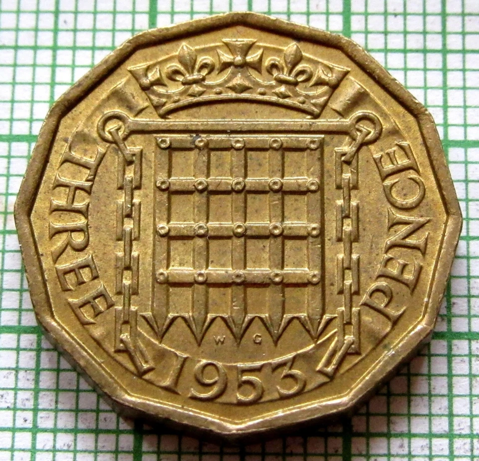 GREAT BRITAIN ELIZABETH II 1953 THREEPENCE 3 PENCE, BRASS UNC one year type - Image 1 of 4