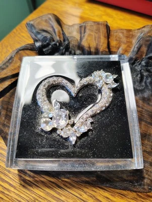 ybf Beauty “Heart to Heart” Flawless Neutralizing Powder – Unused in Gift Pouch - Image 1 of 4