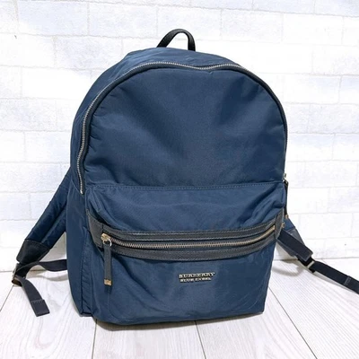 Mochila Burberry Blue Label de nailon azul marino para mujer usada auténtica Foto 1 de 4
