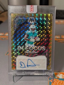 DE’VON ACHANE 2023 Mosaic In Focus Rookie Auto GOLD /10 SSP RC Sealed Dolphins  - Bild 1 von 2