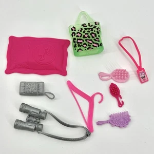 Barbie Puppe 9 Stück zufälliges Zubehör Lot Bürste Tasche Clutch etc… - Bild 1 von 7