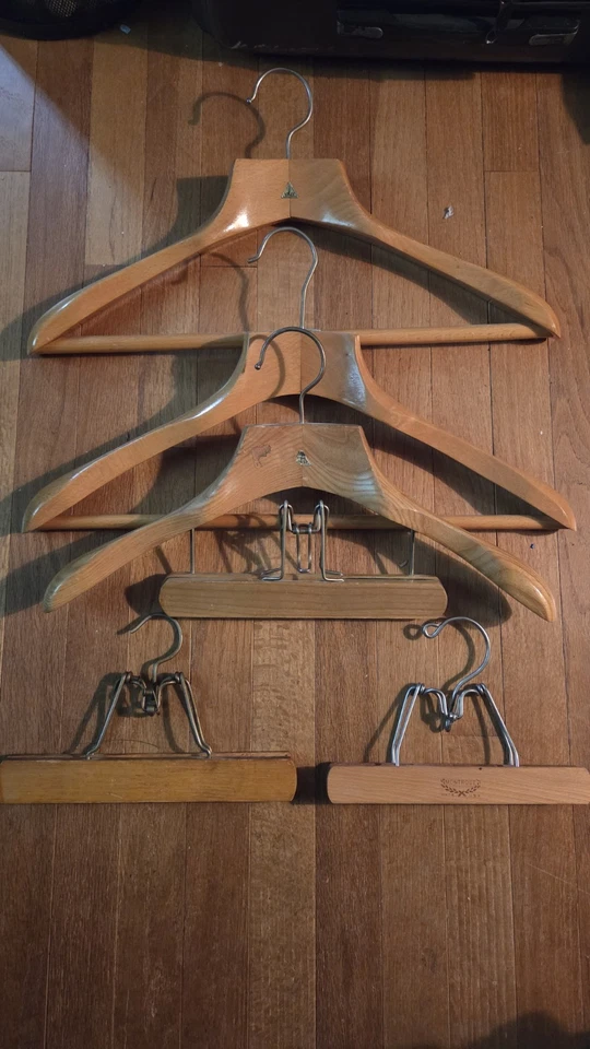 Lote de 5 perchas de madera vintage para trajes Foto 1 de 3