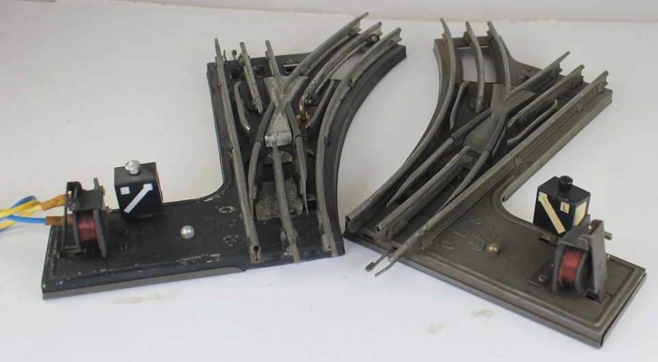 Märklin 0 Gauge Electric Points Pair from Collection Without Original Packaging - Image 1 of 1