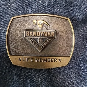 Fibbia per cintura HANDYMAN CLUB 1996 vintage ~21 - Foto 1 di 2