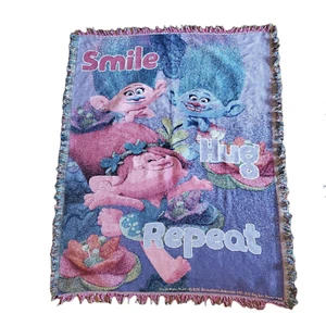 Manta de tapiz con flecos Smile Hug Repeat Dreamworks Trolls 57x47 2016 - Imagen 1 de 5