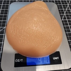 SILICONE D CUP BREAST FORM- Teardrop TG- MASTECTOMY‐ For Right Side Of Body - Picture 1 of 6