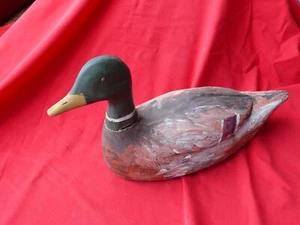 Antiguo SEÑUELO DE PATO TORNEADO DE FÁBRICA Cabeza Verde Pintura Inusual + Tack Eyes - Imagen 1 de 8