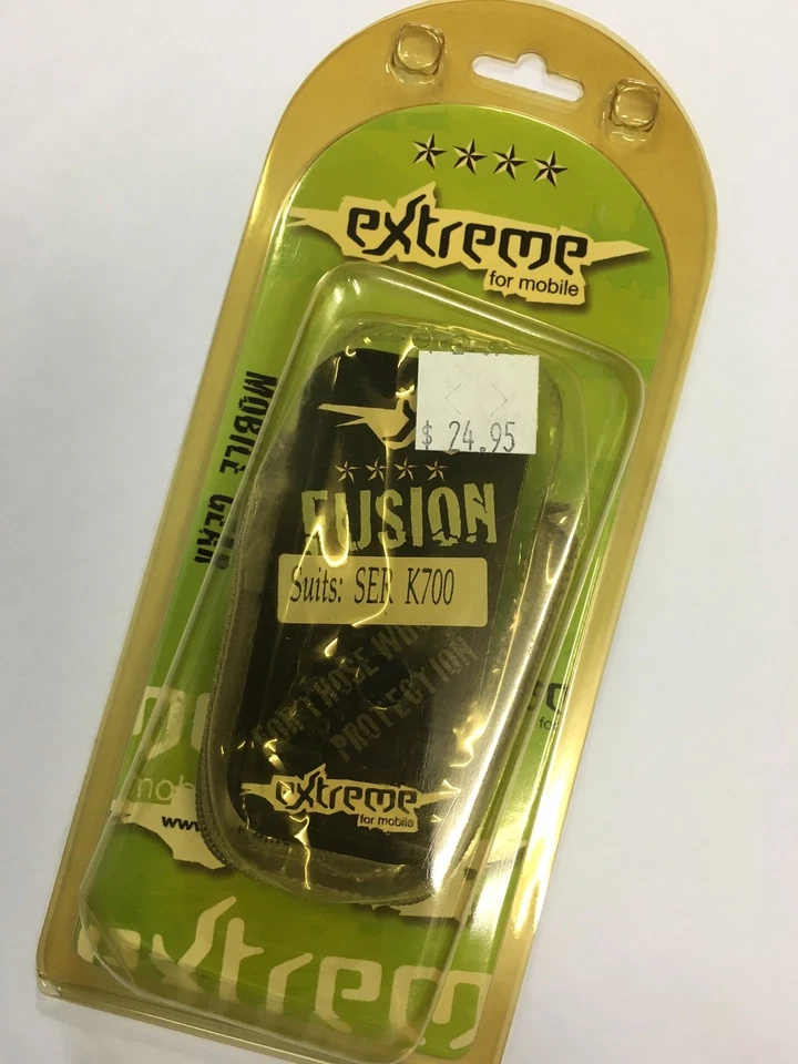 Estuche Sony Ericsson K700i Extreme Fusion con clip de cinturón de acero en transparente XP-E700-1. Foto 1 de 2