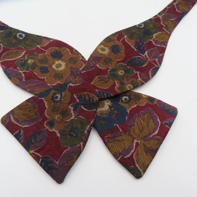 Pajarita Britches Roja Verde Floral 2.25" Ancho Auto Corbata Seda Hecha a Mano Foto 1 de 4