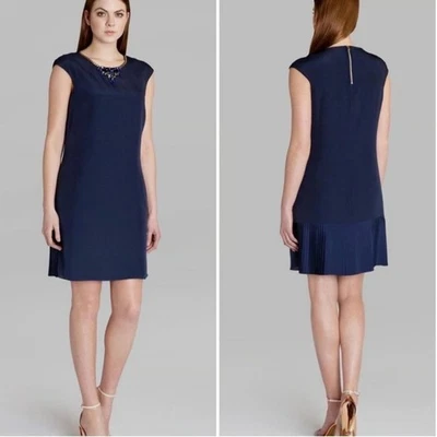 Vestido recto Ted Baker Kimmiye azul marino adornado sin mangas plisado 10 Foto 1 de 4