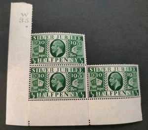 GB KGV 1935 1/2d Green. SG453. Control W35 Cylinder 18 no dot. Mint blk of 3. - Picture 1 of 2