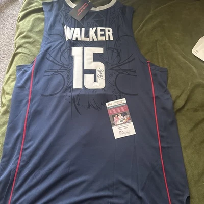 Camiseta deportiva firmada por Kemba Walker autografiada UConn Huskies certificada por la JSA Charlotte Foto 1 de 4