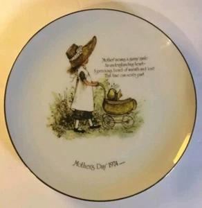 1974 HOLLY HOBBIE MUTTERTAG GEDENKMÜNZE SAMMLEREDITION PORZELLAN TELLER - Bild 1 von 12
