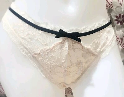 Victorias Secret Raro De Colección L Marfil Melocotón Negro Terciopelo Lazo Tanga Encaje Panty Foto 1 de 3