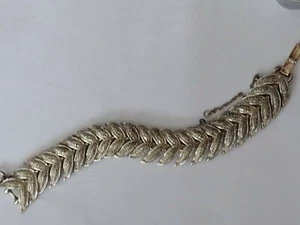 Vintage Signed CORO Brushed Textured Leaf Bracelet - Picture 1 of 4