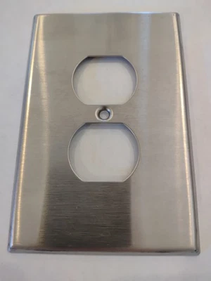 Placas de pared dúplex de gran tamaño de acero inoxidable Leviton  Foto 1 de 3