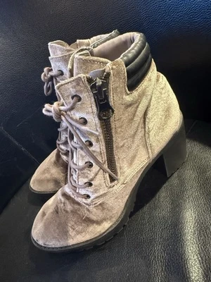 Botas de terciopelo marrón con cordones y plataforma de tacón con cremallera Madden Girl 8 para mujer Foto 1 de 4