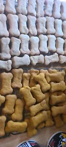 Homemade Peanut Butter & Banana Dog Treats Cookies 2.5 oz Handmade MANY COMBOS - Picture 1 of 3