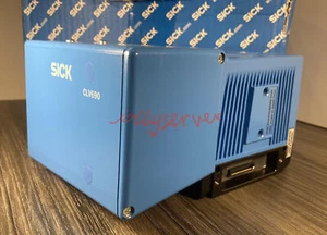 Ein Neu SICK CLV690-1000 1056601 Industrielle Barcode Abtast Sensor - Bild 1 von 1