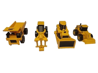 Лот из 4 пластиковых строительных машин игрушечных грузовиков в стиле Caterpillar от 4 до 6 дюймов - Изображение 1 из 3