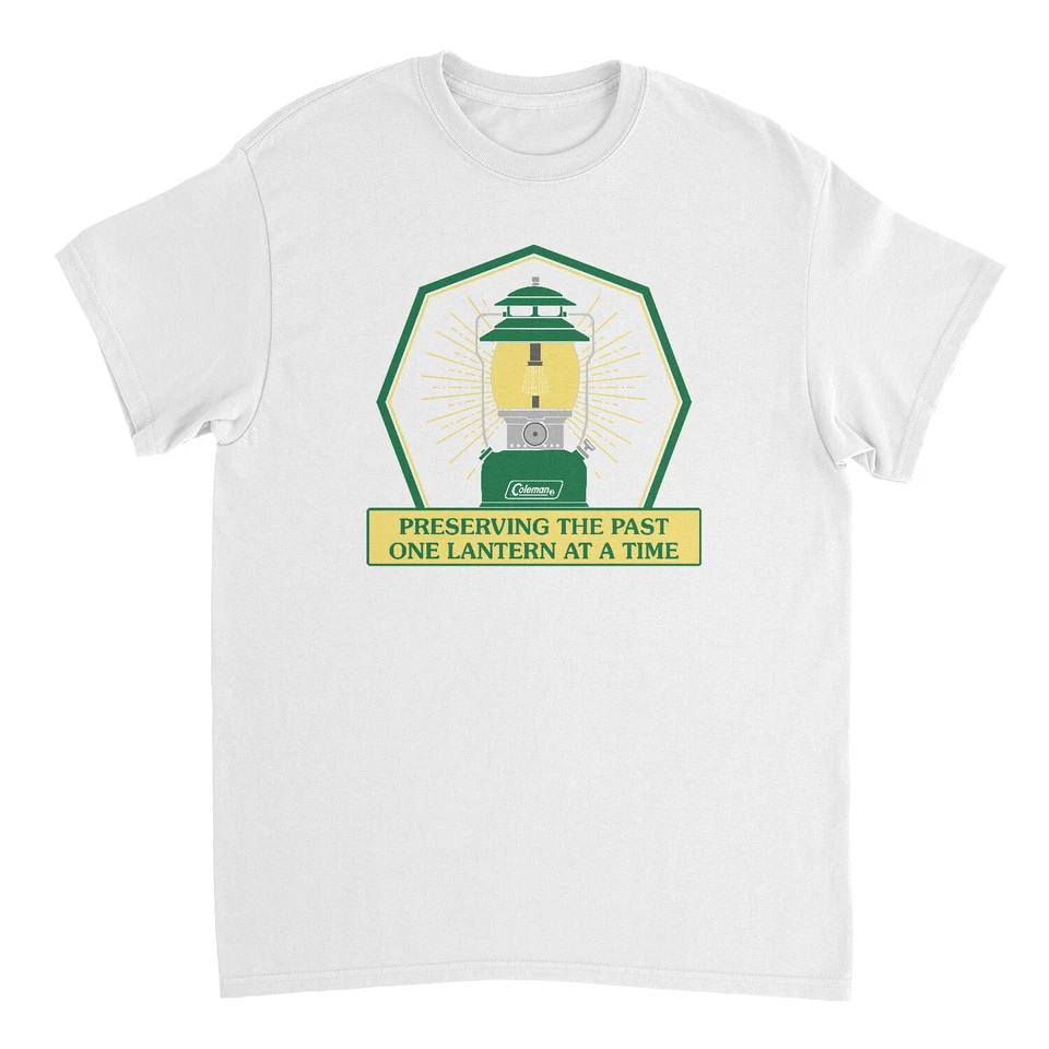 Camiseta verde chapéu curto Coleman Lanterna COLLECTOR PRESERVANDO OS PASSADOS 200A - Imagem 1 de 1