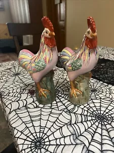 Coppia di antiche statuine gallo in ceramica dipinte a mano XIX secolo - Foto 1 di 9