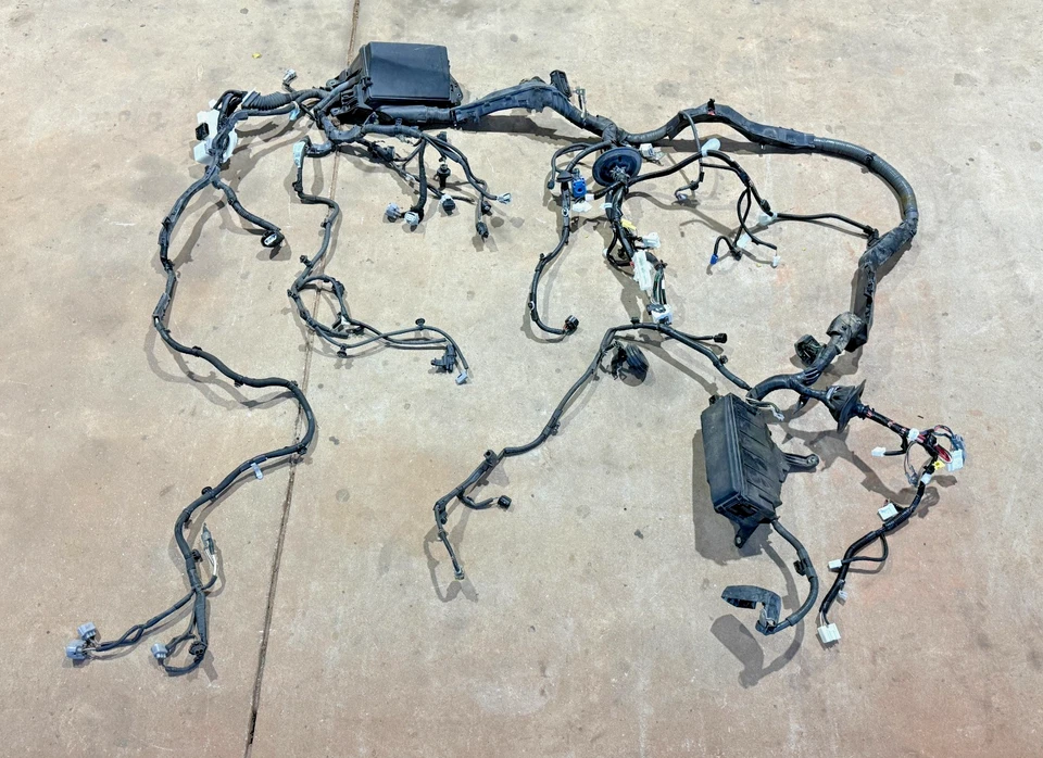 2014 2015 Lexus IS250 Engine Bay Wire Wiring Harness W/Fuse Box 2.5L PO37 OEM - Image 1 of 4