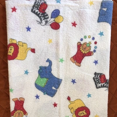 Manta de recepción de franela de algodón vintage años 80 - blanca con animales de circo Foto 1 de 4