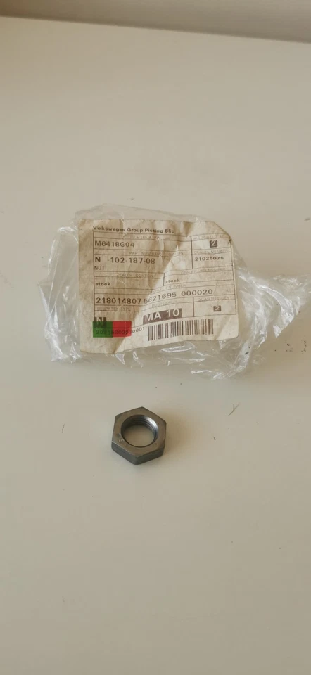 Tuerca hexagonal original AUDI SEAT SKODA VW - N10218708 Foto 1 de 4