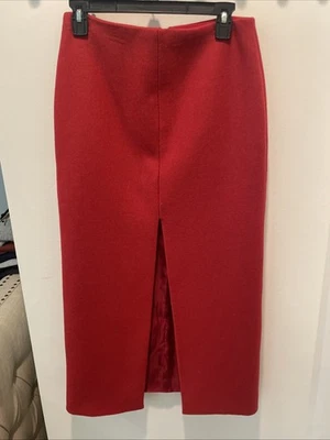 Tallada Talla 42, Maxi Falda Roja, Hecha en Maldova, Bonita para Climas más fríos Foto 1 de 4