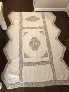 1920er HANDGEMACHTE FIGURALE FRANZÖSISCHE SPITZE BAUMWOLLE BETTDECKE 98” X 70” - Bild 1 von 24