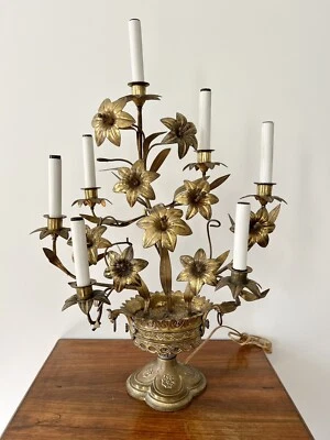 Antique French Gilt Gold Brass Floral Lily Candelabra Altar Urn Griffin Lamp Foto 1 de 4