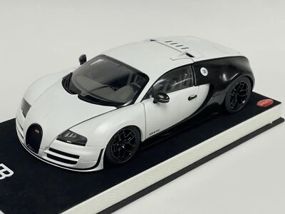 1/18 AutoArt Bugatti Veyron Super Sport Pur Blanc Edition 70933 Custom Base - Image 1 of 4