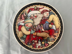 Mary Engelbreit 7" Plato de Papá Noel Galletas Coleccionables - Plato de Galletas para Niños - Imagen 1 de 6