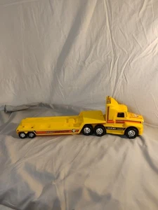 š„Vintage 1993 Remco Tuff Ones Construction Truck Diecast/Plastic Yellow Semi - Picture 1 of 5
