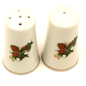 HOLLY BERRY PINE CONE 2.7" White Salt Pepper Shakers CHRISTMAS Ceramic Japan - Picture 1 of 7