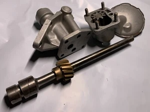 Alfa Romeo 105 SERIES UPPER + LOWER OIL PUMP HOUSING , NEW OLD STOCK - Foto 1 di 8