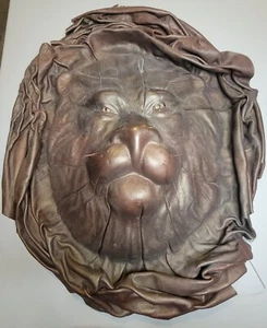 Vintage Le Cronache di Narnia "ASLAN" raro leone artistico da parete in pelle - Foto 1 di 7