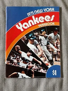 DCC: 1971 NY Yankees Yearbook VG-EX+ Thurman Munson Roster April 13, 1971 - Picture 1 of 7