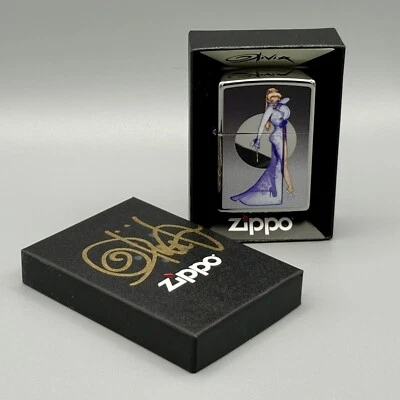 Olivia Zippo «Vanitease» в хром с подписанной коробкой - Изображение 1 из 2