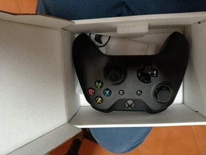 Microsoft Wireless Controller per Xbox Series X/S con Cavo USB-C - Carbon Black - Foto 1 di 9