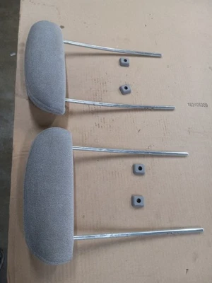 Комплект задних подголовников 95–99 Chevy GMC Sierra Yukon Suburban Silverado серая ткань от оригинального производителя - Изображение 1 из 4