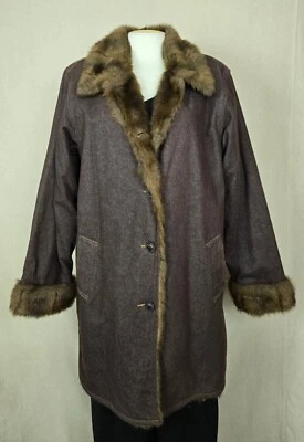 Abrigo chaqueta vaquera marrón larga forrada de piel sintética Denim & Co. para mujer talla grande Foto 1 de 4