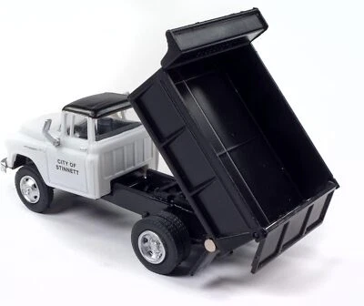 Classic Metal Works 1/87 HO Scale 1950s/60s Chevy Dump Truck Diecast Vehicle CMW - Image 1 of 3