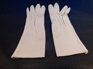 **DESIGNER LADIES BEIGE STRETCH NYLON GLOVES UNLINED SIZE 7.0 - Picture 1 of 4