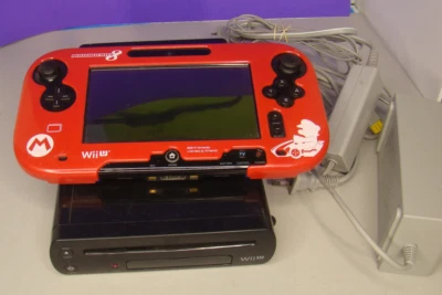 Paquete de consola de sistema portátil Nintendo Wii U negro y rojo Mariokart cubierta probada Foto 1 de 4