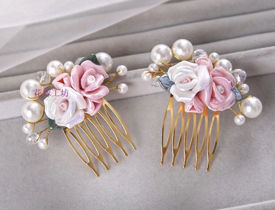 Set Of 2 Bridal Bridesmaid Flowergirl Pink & White Ceramic Rose Hair Combs — 第 1/1 张图片