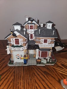 Lemax Spooky Town Franklin Residence 2004 Porcelain Lighted House Retired - Picture 1 of 12