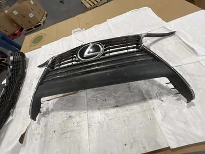 Parrilla superior usada se adapta a: Lexus IS250 2015 superior sin equipamiento deportivo sin pre-choque s Foto 1 de 4